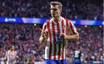 S�rloth tarihe ge�ti; Atletico Madrid turlad�!