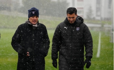 Vincenzo Montella, Ba�ak�ehir Futbol Kul�b�n� ziyaret etti.