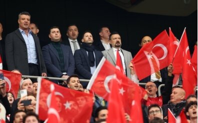 Tedesco'dan ayakta alk��lanacak hareket