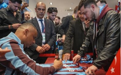 Jaja, Trabzonspor'lu taraftarlar ile bir araya geldi