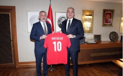 TFF Ba�kan� Hac�osmano�lu, Mehmet Nuri Ersoy'u ziyaret etti
