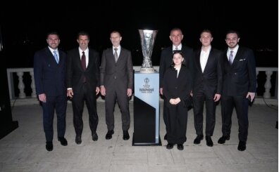 UEFA Avrupa Ligi finali �ncesi ��ra�an Saray�'nda gala yeme�i 