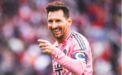 Messi'den a��zlar� a��k b�rakan frikik gol�! Tarihe ge�mesine �� gol kald�