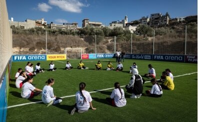 FIFA, Filistin'de iki mini sahay� halk�n kullan�m�na a�t�
