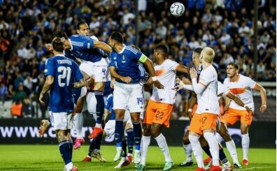 Hollanda, Yunanistan kar��s�nda geriden d�nd�!