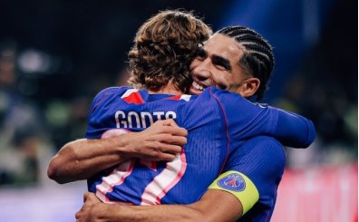 Fransa'da ertelenen ma�ta PSG, Lyon'u devirdi!