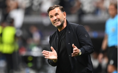 Okan Buruk, iki ayr�l��� a��klad�!