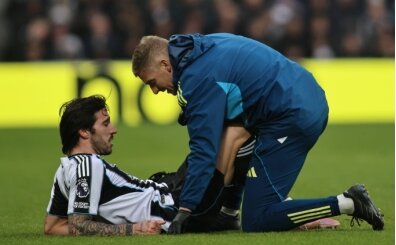 FIFA'dan yeni kural: Sakatlanan oyuncu 1 dakika d��ar�da kalacak