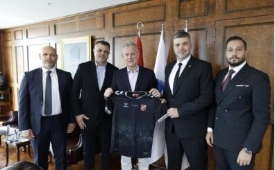 Kar��yaka futbolda yo�un mesaide