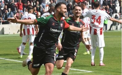 Kar��yaka'n�n play-off rakibi Ayval�kg�c�