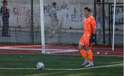 Menemen FK'da kaleci Alp profesyonel oldu