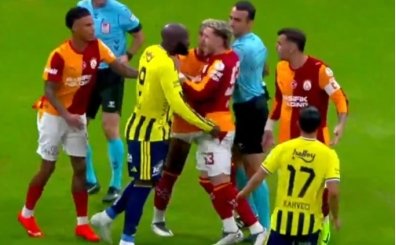 Derbinin ilk saniyelerinde kavga ��kt�!