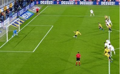 Fenerbah�e'nin gol� VAR incelemesiyle iptal edildi!