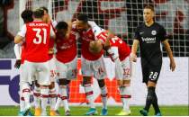 Arsenal, Almanya'da 3 puan 3 golle kapt!