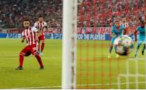 Valbuena, Olympiakos'u ayaa kaldrd! Tottenham...