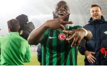 Elvis Manu'dan Trabzonspor'a yeil k