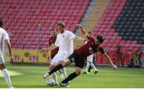 Eskiehir'de krmz kart, kaan penalt ve kendi kalesine gol:1-1