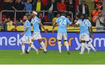 Lider Trabzonspor'dan zmir'de kolbast!