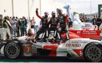 Toyota Gazoo Racing'ten tarihi baar