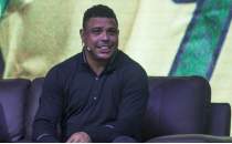 Brezilyal Ronaldo, Cruzeiro'yu satn ald