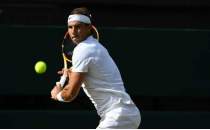Wimbledon'da Nadal turlad, Tsitsipas elendi