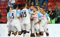 Napoli, dolu dizgin devam ediyor