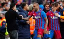 Dani Alves, Trent Alexander-Arnold hayran kt