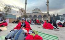 Dzce'de 5,9'luk deprem! stanbul'da hissedildi! Gemi olsun!