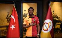 Sam Adekugbe hakknda dikkat eken detaylar