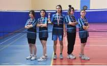 Kars'n badmintoncu kzlar baary hedefliyor!