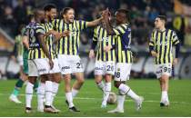 Fenerbahe, lige farkl galibiyetle geri dnd!