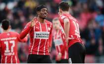 Chelsea, Noni Madueke'yi bitirdi!