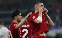 Merih Demiral'dan depremzedeler iin tarihi kampanya