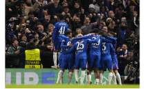 Chelsea'de orta saha arayışı!