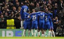 Chelsea'de orta saha arayışı!