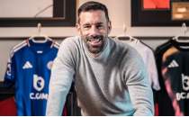 Leicester City, Ruud Van Nistelrooy'u görevden aldı