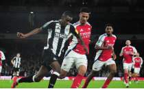 Newcastle United, Arsenal'i deplasmanda devirdi!