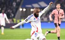 Lyon, Lacazette ile kazand!