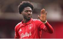 Ola Aina'dan itiraf: 'Başka futbolcunun sevgilisiyle konuşuyorum'