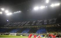 Polis yasağına rağmen telefonla koreografi