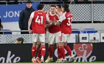 Gy�keres sahne ald�, Arsenal liderli�ini korudu