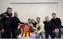 Kayserisporlu futbolcular, yaralı polisi ziyaret etti