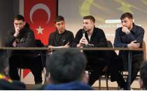 Kayserisporlu futbolcular lise öğrencileriyle buluştu