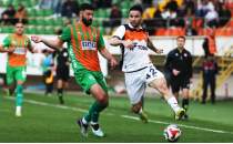 Ba�ak�ehir, Alanya'da ilk yar� buldu�u gollerle g�ld�!