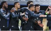 Aston Villa, elini kolunu sallaya sallaya yar� finale y�kseldi