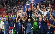 PSG, Şampiyonlar Ligi kupasını kaldırdı