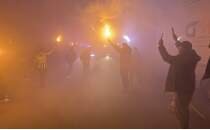 Fenerbahçeli taraftarlardan Avrupa dönüşü coşkulu destek