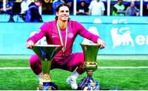 Inter'de iki futbolcuya veda