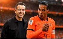 Van Dijk'�n milli tak�m karar� Xavi'ye ba�l�