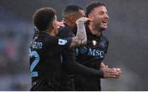 Napoli, yenilginin yarasını sardı